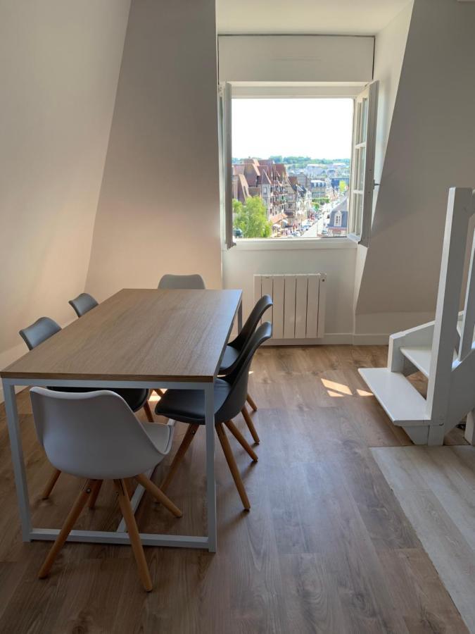 Duplex Au Coeur De Deauville Avec Vue Imprenable Et Parking Prive Exterior foto